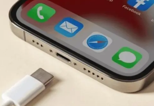 清新苹果15维修分享iPhone15改USB-C接口后能和安卓用户互借充电器吗 